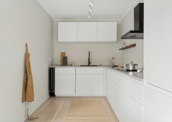 Modern Kitchen Layouts for Small Spaces: Big Style, Tiny Footprint
