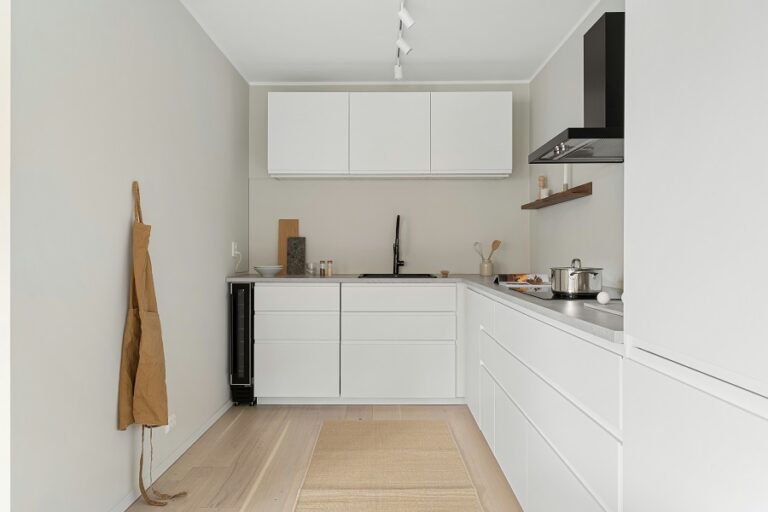 Modern Kitchen Layouts for Small Spaces: Big Style, Tiny Footprint