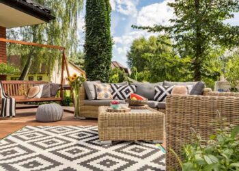 The Perfect Australian Outdoor Space: Combining Quality Clotheslines with Beautiful Decking