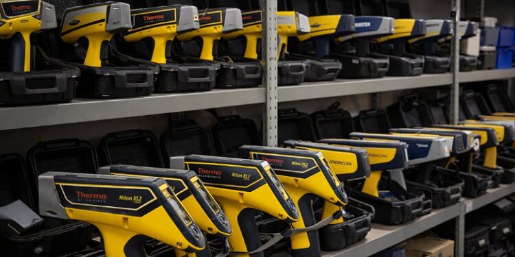 Who buys XRF analyzers in the USA