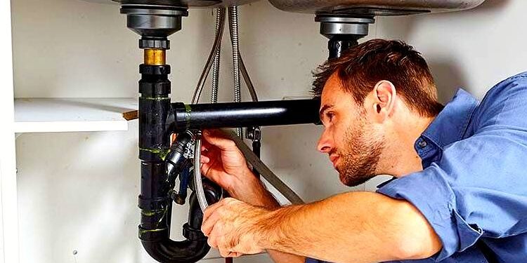 Emergency Plumber vs Regular Plumber: Which One Should You Call?