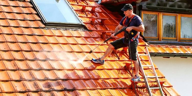 Roof Cleaning Maintenance for Better Curb Appeal